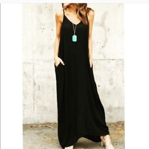 Maxi dress with side pockets